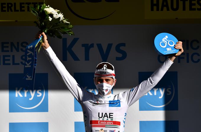 Tadej Pogačar je oblekel belo majico najboljšega mladega kolesarja na Touru. | Foto: Reuters