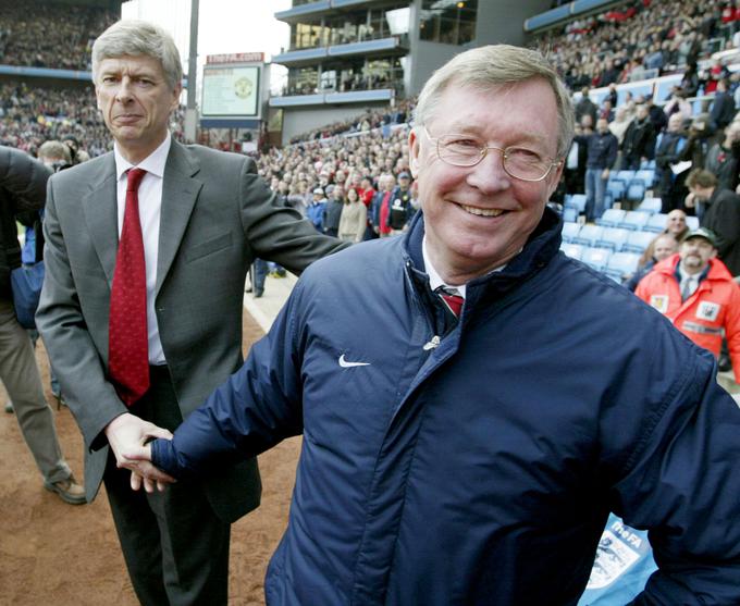 Alex Ferguson je Manchester United neprekinjeno vodil kar 27 let, Arsene Wenger pa bo poslanstvo pri Arsenalu kmalu končal po 22 dolgih letih. S tem bo angleško prvenstvo osiromašeno še za drugega trenerskega velikana, ki je užival ogromno zaupanje klubskega vodstva. | Foto: Reuters
