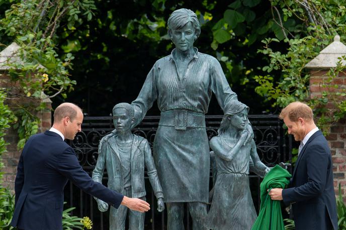 Princa William in Harry ob odkritju spomenika princesi Diani. | Foto Reuters