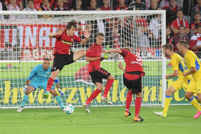 Dejan Milić je v Freiburgu ubranil strel z bele točke. | Foto: Twitter - Voranc