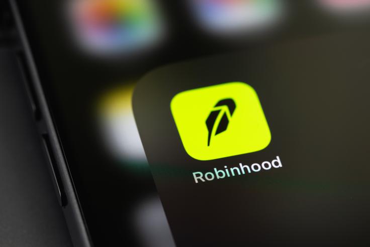 Robinhood je finančna oziroma trgovalna aplikacija, prek katere lahko uporabniki kupujejo in prodajajo različne finančne instrumente, predvsem delnice, ETF, kriptovalute, opcije in druge naložbe. | Foto: Shutterstock