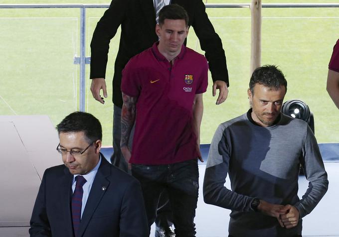 Javna skrivnost je, da se zdajšnji predsednik Barcelone (levo) in Lionel Messi (v sredini) ne razumeta najbolje. | Foto: Reuters