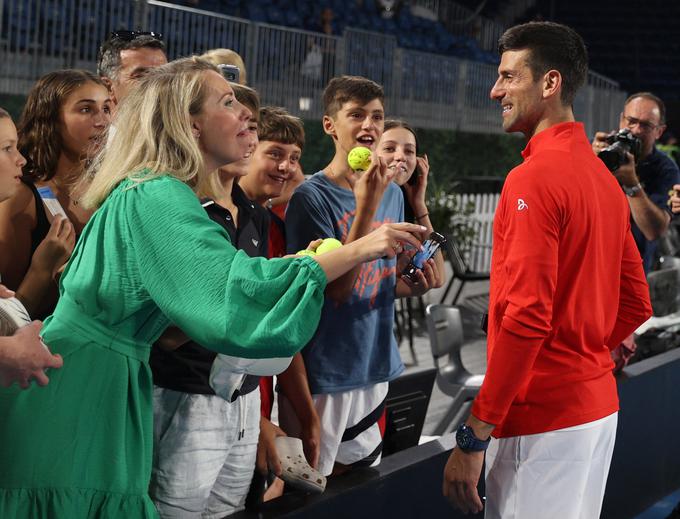 Novaka Đokovića so v Adelajdi lepo sprejeli. Verjetno bo podobno tudi v Melbournu. | Foto: Reuters
