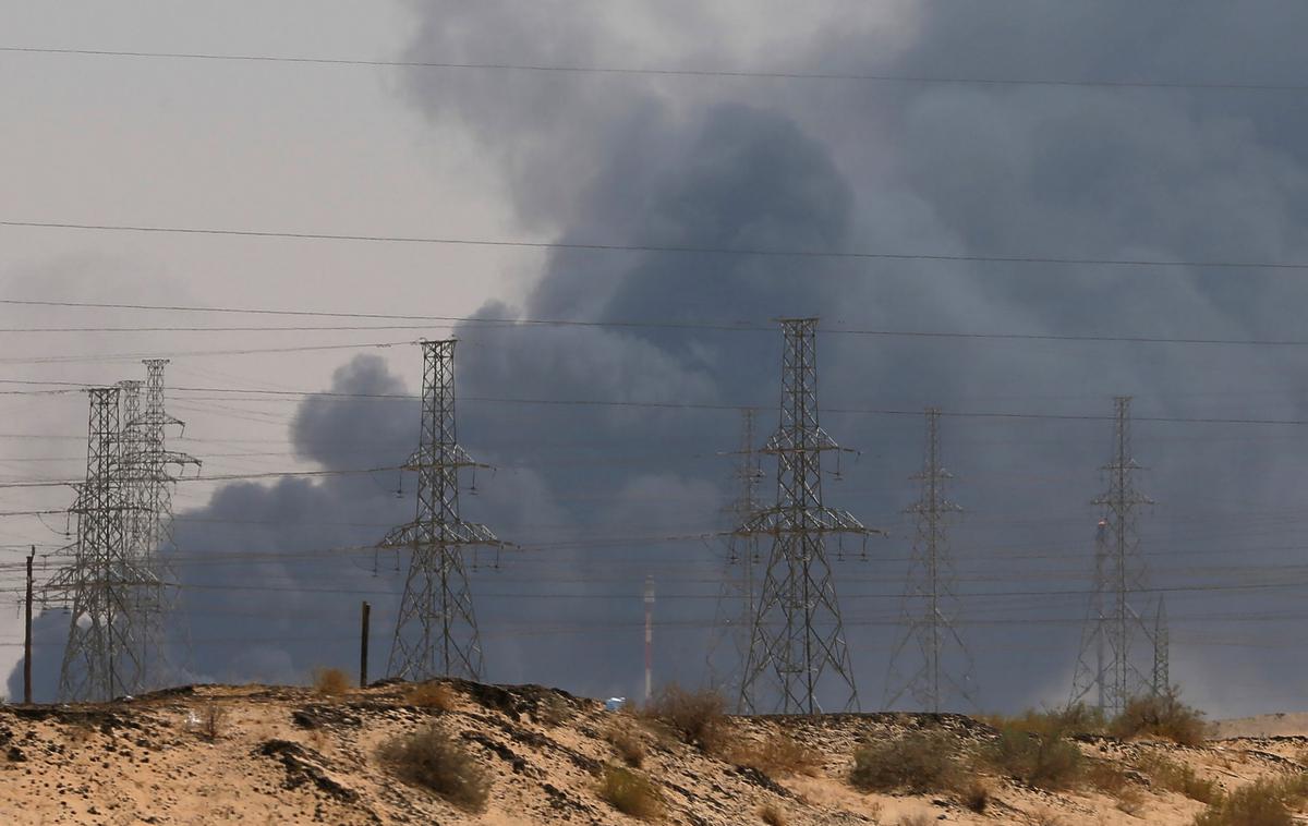 nafta rafinerija Aramco Savdska Arabija | Za napade z brezpilotnimi letali v zadnjih mesecih so oblasti krivile z Iranom povezane hutijske upornike.  | Foto Reuters