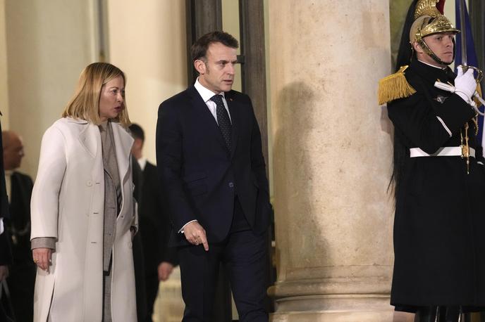 Emmanuel Macron in Giorgia Meloni | Emmanuel Macron in Giorgia Meloni naj bi merila svoje moči tudi pri izbiri novega papeža. | Foto Guliverimage
