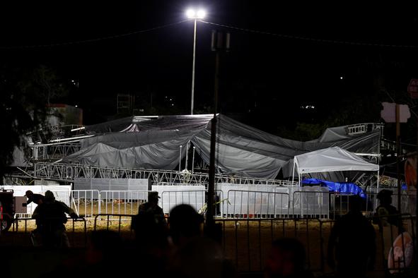Tragedija v Mehiki: veter porušil oder, devet mrtvih in več kot 50 ranjenih #foto #video