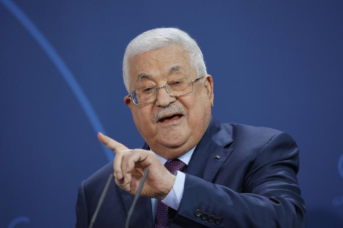 Palestinski predsednik Mahmud Abas, ki prihaja iz vrst Palestinske osvobodilne organizacije (PLO), ima oblast na palestinskih območjih, ki so na Zahodnem bregu. Hamas in PLO oziroma Fatah (ta je del PLO) sta politična nasprotnika. Na to karto je igral tudi Netanjahu. | Foto: Guliverimage