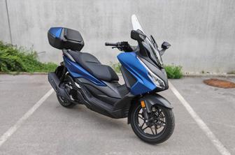 Honda Forza 125 – Kaj ponuja najpopularnejši maksi skuter? #foto