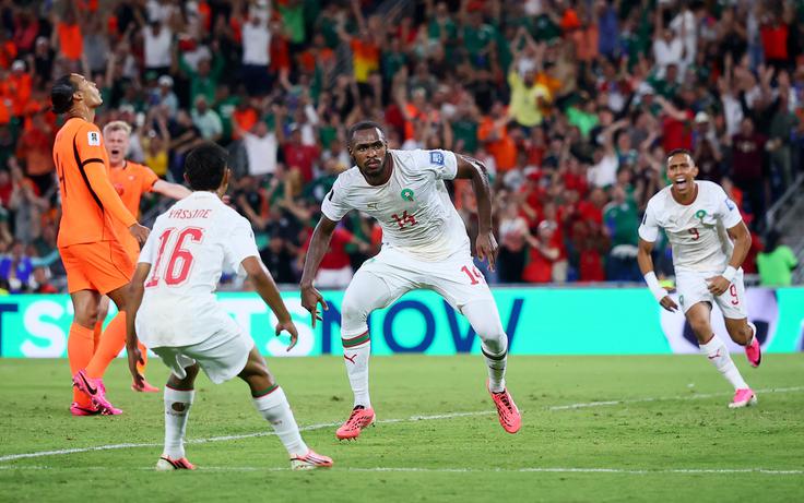 Issa Diop je izenačil na 1:1 in izsilil podaljšek. | Foto: Reuters