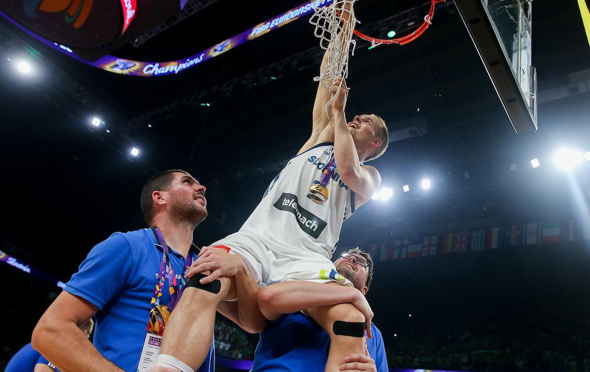 Eurobasket | Martin Klešnik (levo) in Marko Macura (desno) s Klemnom Prepeličem po koncu evropskega prvenstva. | Foto Vid Ponikvar/Sportida