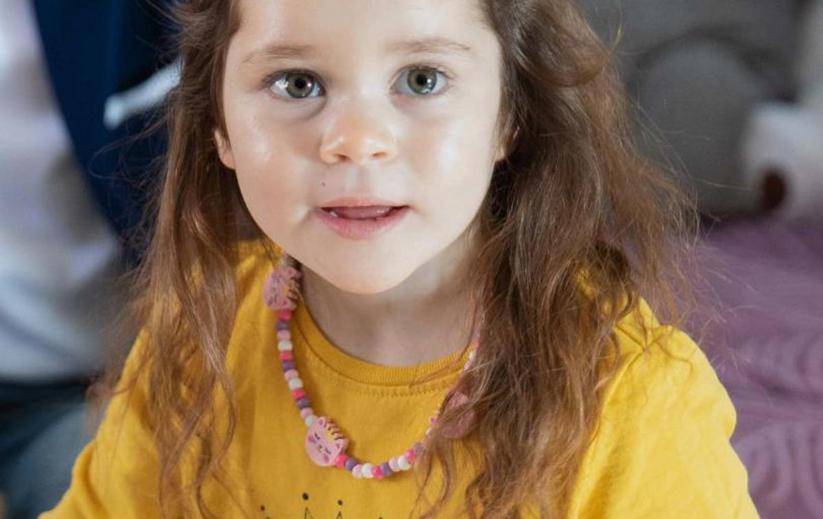 Karolina deklica, bolezen | Deklica Karolina ima izjemno redko genetsko bolezen. | Foto Društvo Viljem Julijan