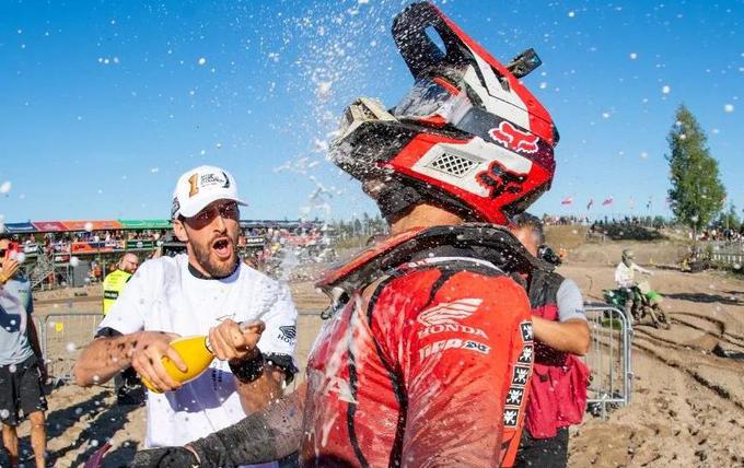 Pred letom dni se je svojega četrtega naslova v MXGP veselil Gajser. | Foto: Honda Racing/ShotbyBavo