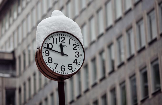 V Sloveniji sezonsko premikanje ure urejata zakon o računanju časa ter uredba o določitvi obdobja poletnega časa. Oba temeljita na evropski direktivi iz leta 2000, ki naj bi z novo direktivo nehala veljati.  | Foto: Matej Povše