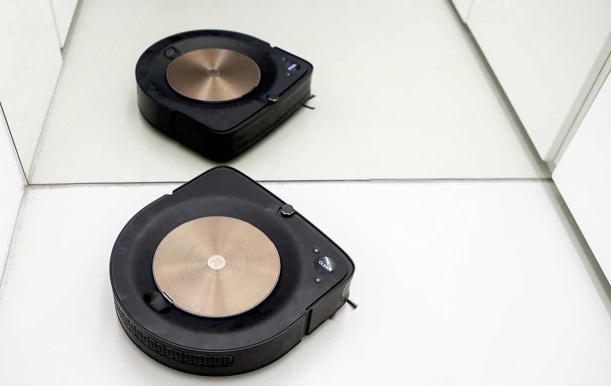 Robotski sesalnik Roomba s9+ | Pametni sesalnik iRobot Roomba s9+ je najzmogljivejši (in najdražji) predstavnik svoje vrste. | Foto Ana Kovač
