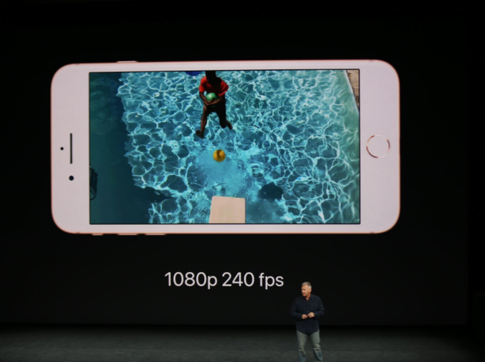 iPhone 8 in iPhone 8 Plus bosta tudi med prvimi telefoni, ki bodo počasni posnetek znali ustvariti v ločljivosti 1080p oziroma FullHD.  | Foto: Apple