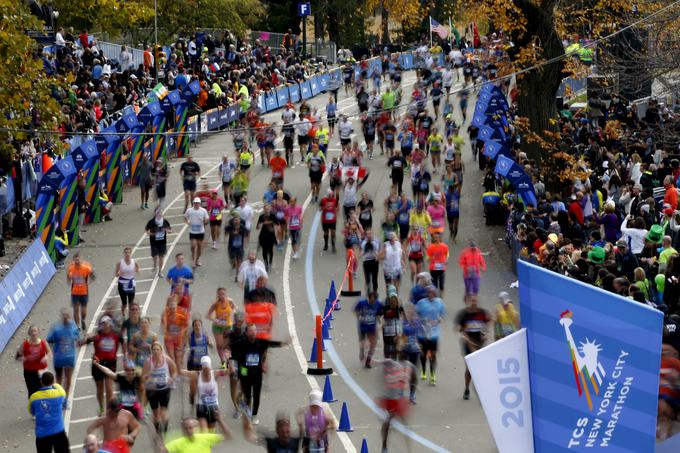Lani je največji maraton na svetu preteklo nekaj manj kot 50.000 tekačev in tekačic. | Foto: 