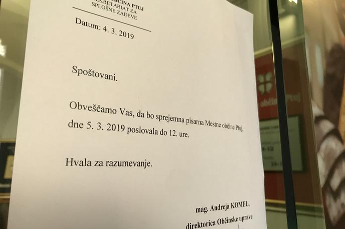 Ptuj | Mestna občina Ptuj je ob 12.00 končala delo. | Foto Uroš Maučec