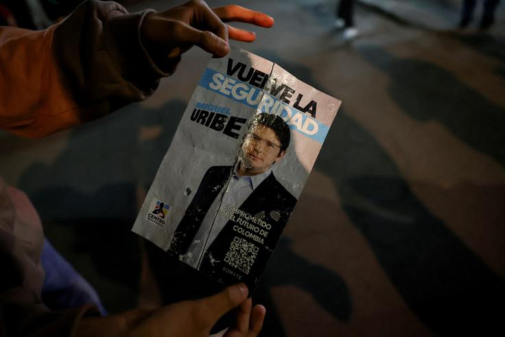 Uribejeva stranka Demokratski center je obsodila napad in poudarila, da je ogrozil demokracijo in svobodo v Kolumbiji. Predsedniške volitve so sicer v Kolumbiji predvidene za prihodnje leto. | Foto: Reuters