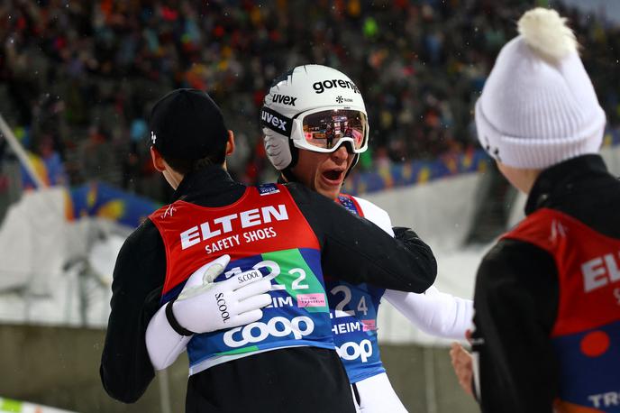 Anže Lanišek | Veselje slovenske skakalne reprezentance, ki je na tekmi mešanih ekip osvojila srebrno medaljo. | Foto Reuters