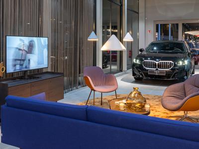 BMW bo v Sloveniji prenovil prodajne salone, začeli so v Ljubljani #foto