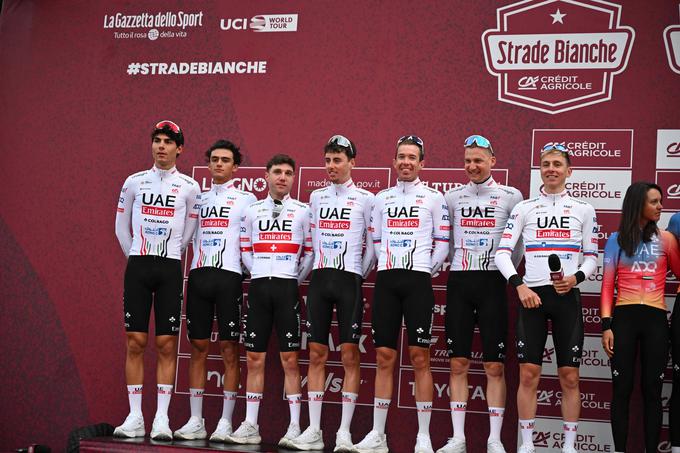 Ekipa UAE Emirates bo skušala pomagati Tadeju Pogačarju do zmage na letošnji dirki Strade Bianche. | Foto: Reuters