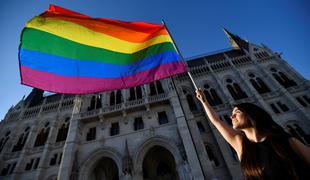 Bruselj sprožil postopek proti Madžarski zaradi kršitev pravic oseb LGBTIQ