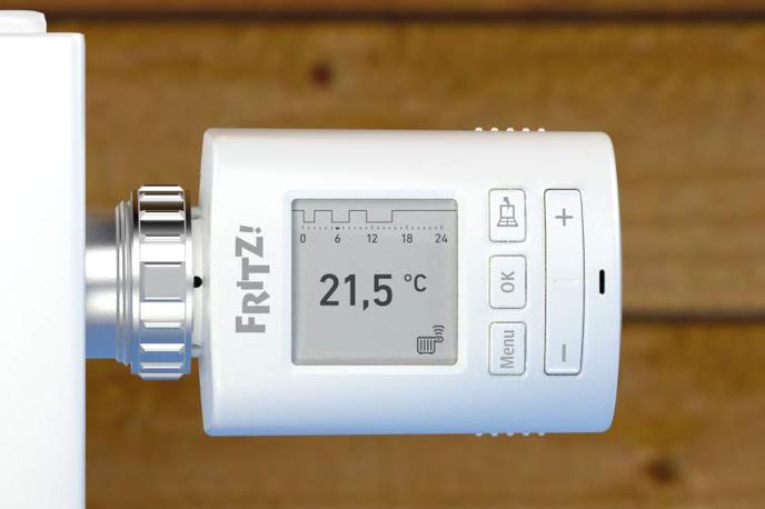 FRITZ!DECT 301, pametni dom, AVM, pametni termostat | Pametni radiatorski termostat FRITZ!DECT 301 omogoča natančno spremljanje, nastavljanje in uravnavanje temperature prostora, nastavljivi urniki pa omogočajo tudi precej avtomatizacije.
