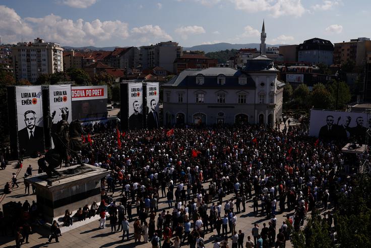Podporniki v Prištini | Foto: Reuters