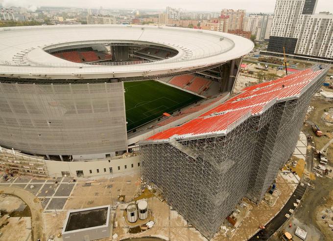 Del tribun bo zunaj štadiona in ga ne bo varovala atraktivna streha. Rešitev je postala svetovna atrakcija, Centralni štadion pa eden najbolj nenavadnih, ki je v zadnjih desetletjih gostil tekme SP. | Foto: Twitter - Voranc