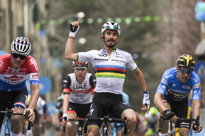 Julian Alaphilippe, Tadej Pogačar - Tirreno - Adriatico 2021 | Tadej Pogačar je v 2. etapi osvojil četrto mesto, zmage se je veslil svetovni prvak Julian Alaphilippe. | Foto Guliverimage