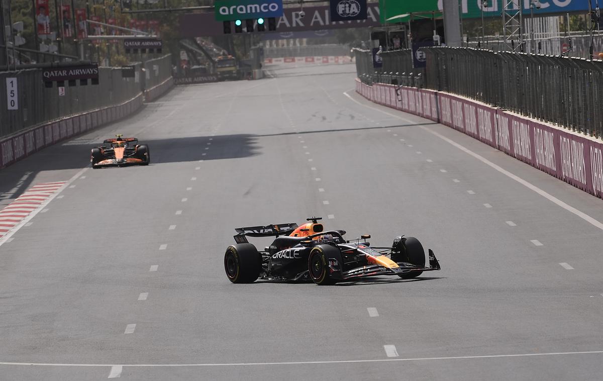 Baku Max Verstappen Red Bull | Max Verstappen je bil na prvem treningu zelo hiter, samo na dolgi ravnini je veliko izgubljal. | Foto Guliverimage