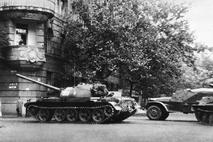 Sovjetski tanki v Budimpešti leta 1956