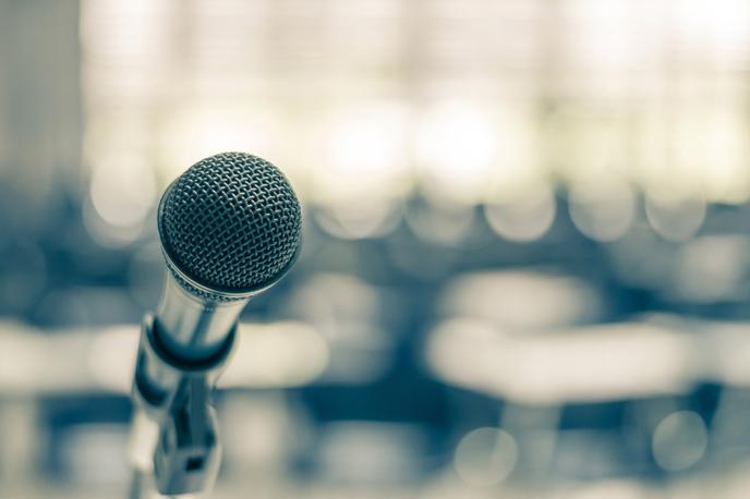 govor oder mikrofon javni nastop | Foto Getty Images