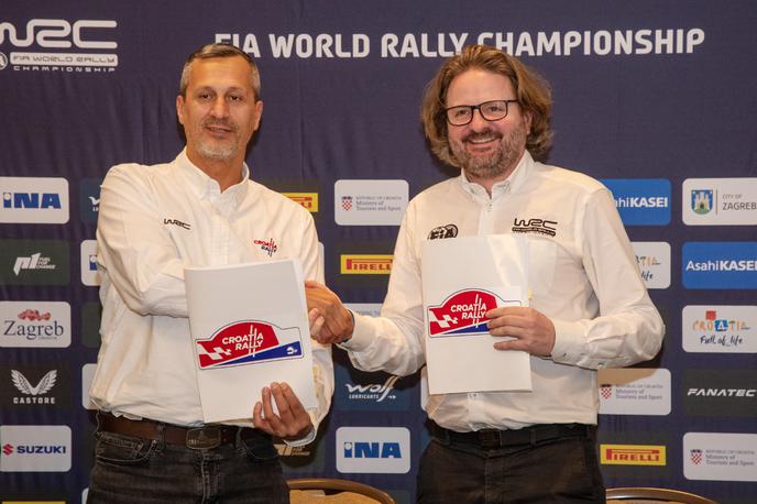 Croatia WRC | Podpis pogodbe med Danielom Šaškinom in Simonom Larkinom, predstavnikom promotorja svetovnega in evropskega prvenstva v reliju | Foto Croatia Rally