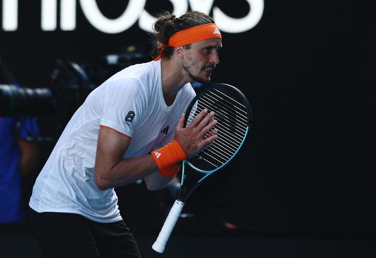 Alexander Zverev je bil zelo blizu popolnemu preobratu. Izgubljal je z 0:2 v nizih, nato pa pri vodstvu s 5:4 v petem nizu serviral za zmago. | Foto: Reuters