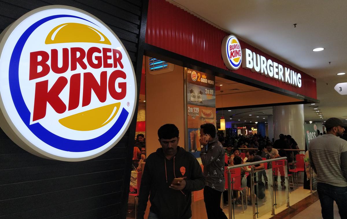 Burger King, restavracija, Indija | Pred Burger Kingom sta odločitev, da paradižnik začasno umakneta iz ponudbe, julija že naznanila McDonald's in Subway. | Foto Shutterstock