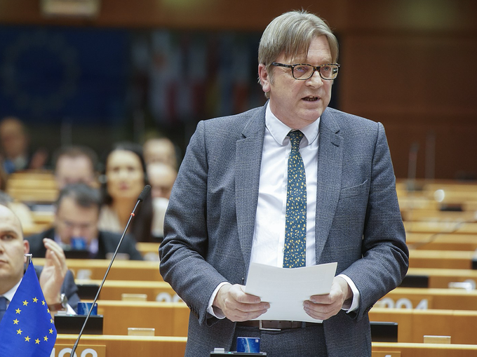 "Evropa se ne sme bati Uberja. Inovativne aplikacije omogočajo milijone delovnih mest v Evropi," je med drugim na družbenih omrežjih objavil Guy Verhofstadt, dolgoletni vodja stranke evropskih liberalcev ALDE. | Foto: posnetek zaslona/Revija Lady