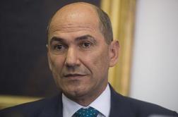 Janša: Jugoslovanskim funkcionarjem plačujemo privilegije, porodniške dodatke pa znižujemo