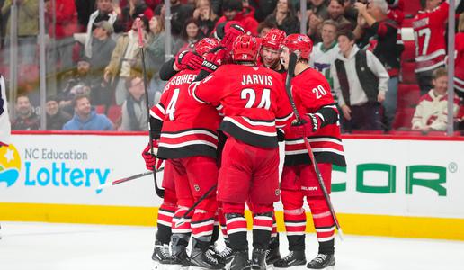 Carolina skočila na vrh vzhodne konference v NHL