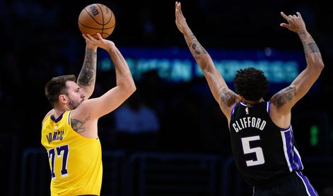 Luka Dončić čaral in navdušil na generalki, Lakersi po veliki drami brez zmage #video