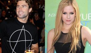 Avril se razhaja s polbratom Kim Kardashian