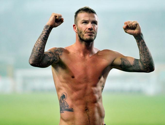 David Beckham ima tetovažo žalujočega Jezusa Kristusa na desni strani svojega trupa. | Foto: Guliverimage
