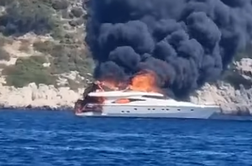 Novi požari v Dalmaciji, zagorela tudi jahta #video