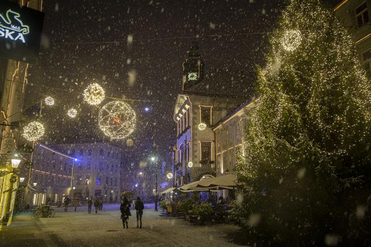Prvi sneg v Ljubljani. | Foto: Bojan Puhek