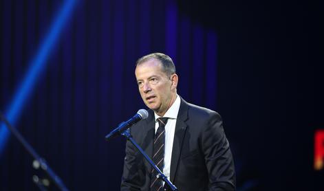 Svečano v Ljubljani: Nika in Domen Prevc prva lastnika posebnih bankovcev