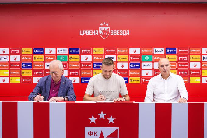 Mitar Mrkela (desno) ne skriva zadovoljstva po tem, da je v Beograd pripeljal slovenskega reprezentanta. | Foto: Global game media