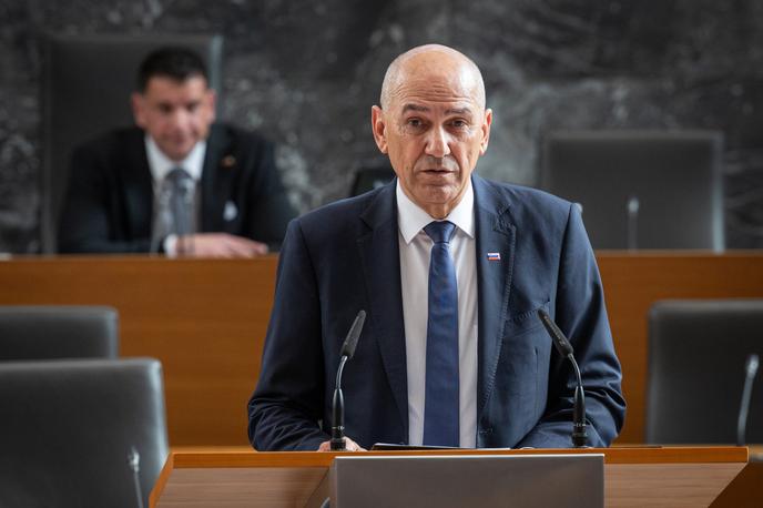 Janez Janša | Premier Janez Janša bo odgovarjal na vprašanja o napovedani reformi šolstva, posvetovalnih referendumih, dohodninski razbremenitvi srednjega razreda in uredbi o zelenem javnem naročanju. | Foto STA