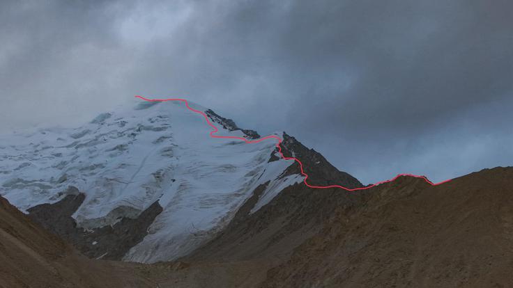Vrisana 2400 metrov dolga prvenstvena smer Chicken Hunt oz. Lov na kokoši (D, 80°) na Cherireen Sar (6224 m) nad redko obiskanim ledenikom Khurdopin v Pakistanu. | Foto: 