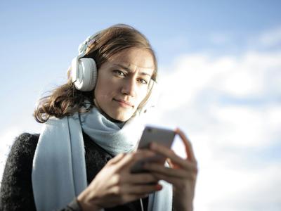 Današnji horoskop: strelci se pogovorite s partnerjem, škorpijoni ostanite mirni