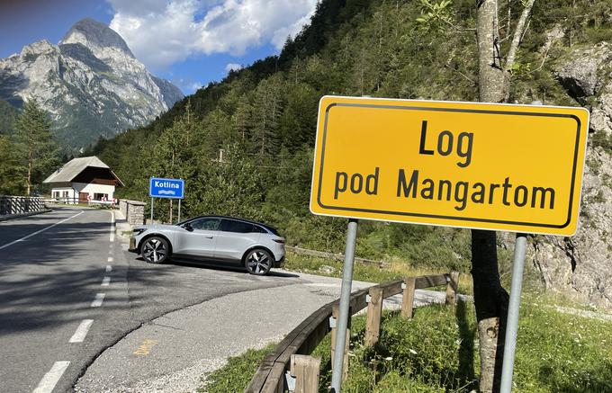 V Logu pod Mangartom se za električni avtomobil začne vzpon "ekstra" kategorije proti Mangartskemu sedlu. | Foto: Gregor Pavšič